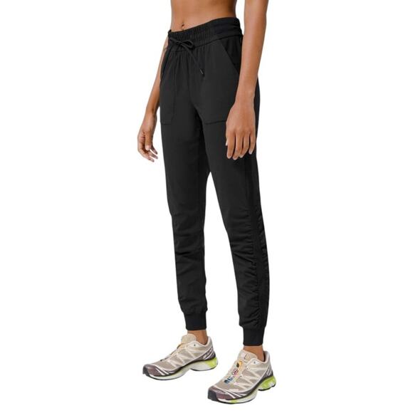 Lululemon Beyond the Studio Jogger SIZE 2 Black Swift Woven Light Stretch Pants - Picture 1 of 16